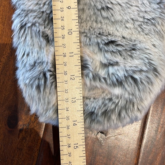 Faux fur wine bag and carrier - Picture 4 of 6